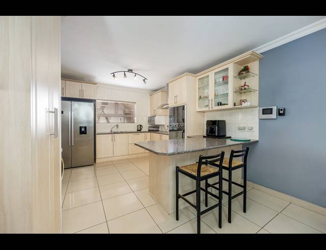 6 BEDROOM HOUSE FOR SALE IN ROUXVILLE